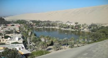 Laguna de Huacachina ...